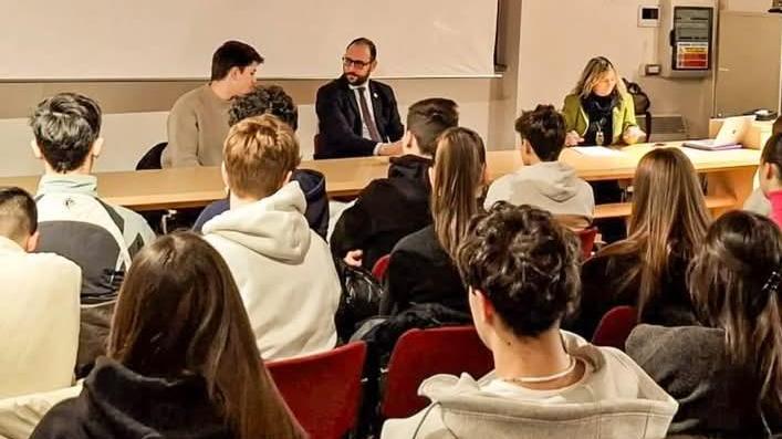 Gli studenti del Righi intervistano il sindaco