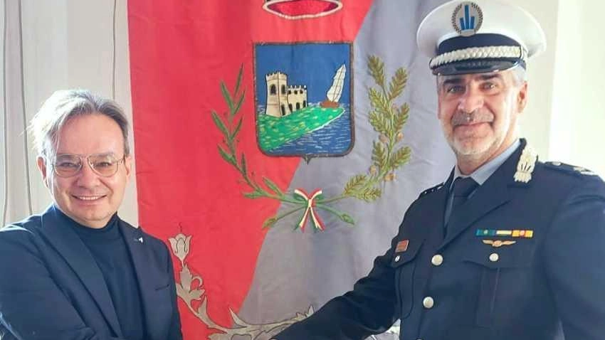 Il sindaco Massimiliano Vogli con il comandante Michele Scandellari