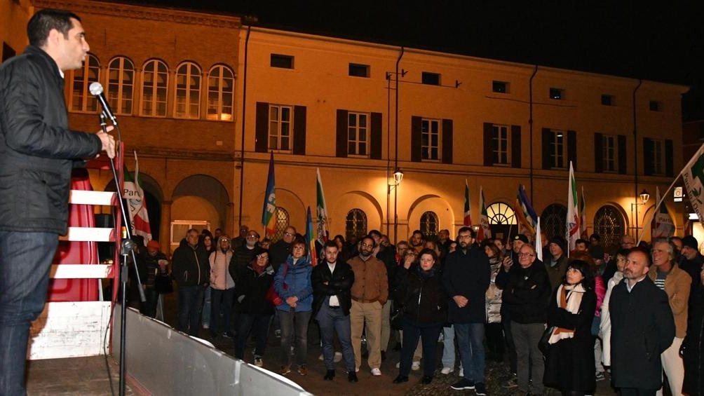 Comizio in piazzetta della Misura con 150 persone: "Se faccio male, avrò sbagliato io. Voglio la responsabilità, anche quella di riportare qui il centrosinistra alla vittoria".