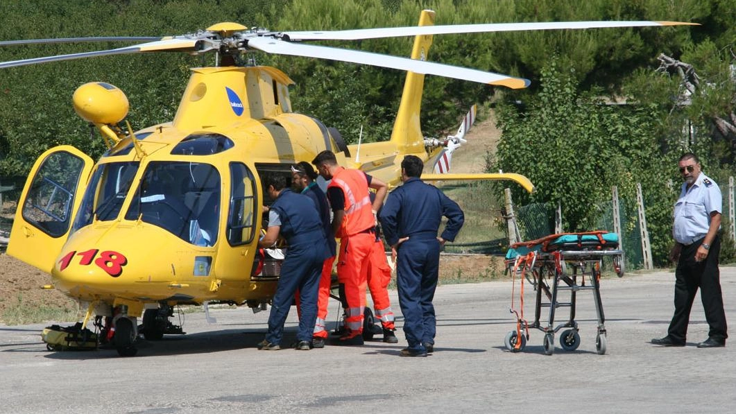 Il ferito è stato portato ad Ancona con l’eliambulanza