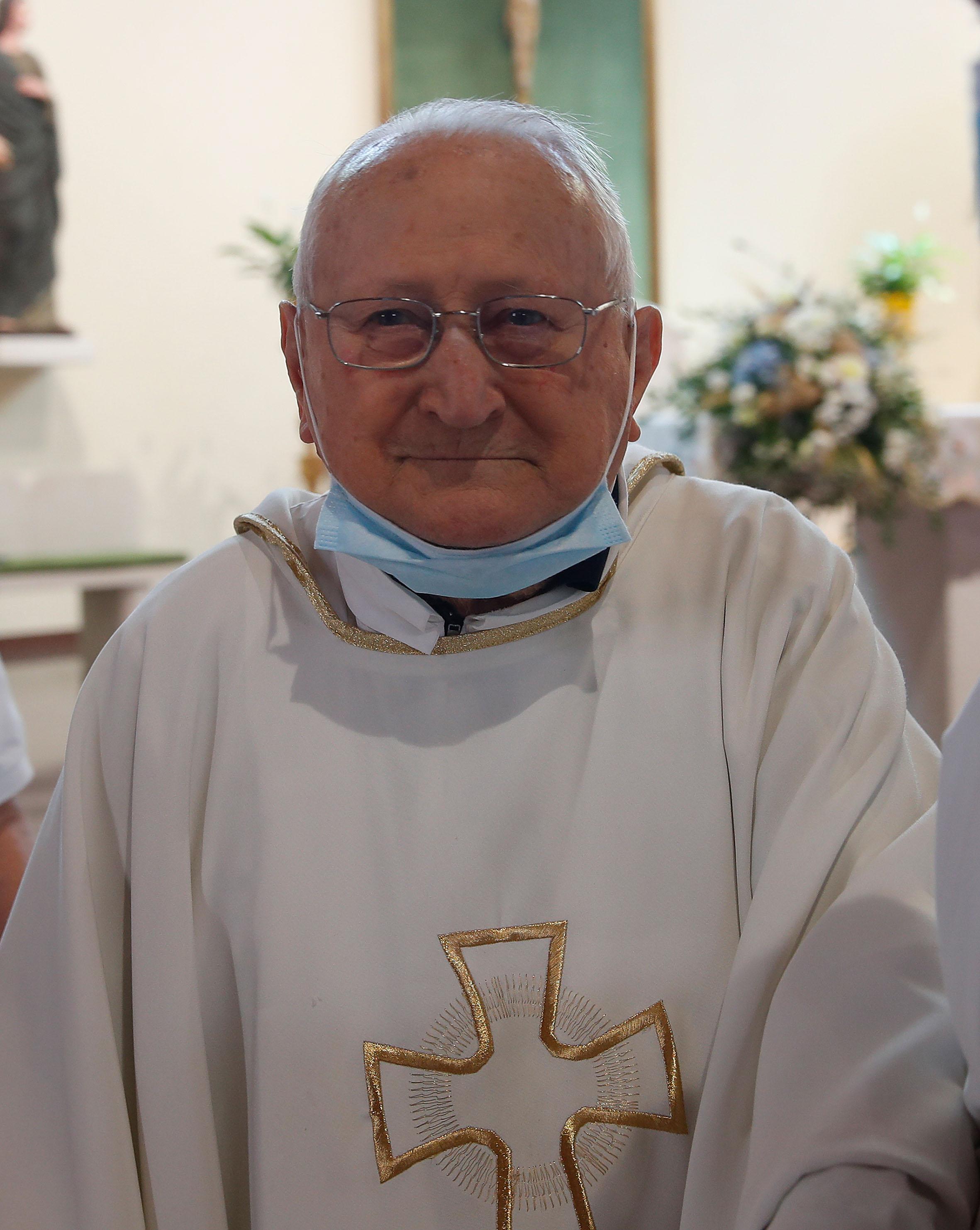 Morto don Valentino, storico parroco del porto con la passione del basket