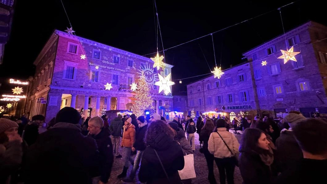 Con il tradizionale concerto, eseguito ieri a Teatro Sanzio, il “Natale di stelle“ di Urbino è entrato nel vivo. Oggi...