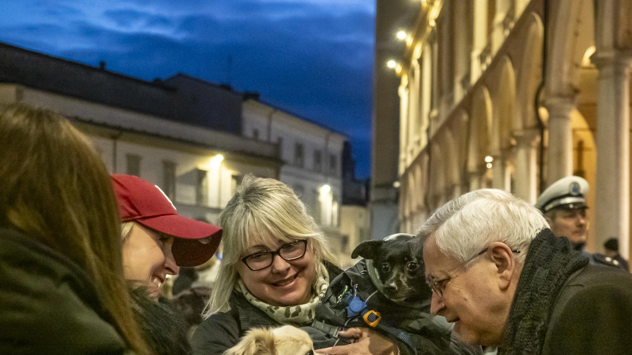 I proprietari di animali faentini ieri pomeriggio, in occasione della tradizione della benedizione degli animali, che si celebra il 17...