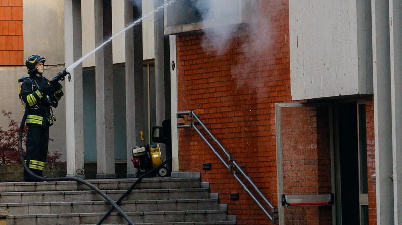 Bolognina, incendio in chiesa. Il sospetto è che sia doloso