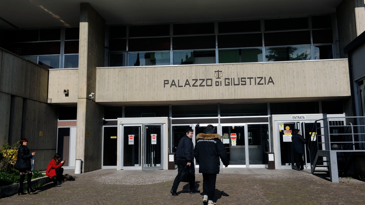 I due si erano conosciuti via Facebook. È nata una relazione e l’uomo ha iniziato a chiederle prestiti avanzando tante scuse: è finito in tribunale