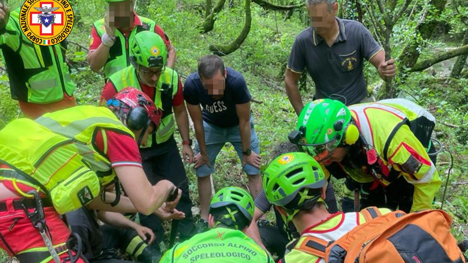 Cacciatore precipita per 10 metri, l'intervento del soccorso alpino speleologico di Pesaro