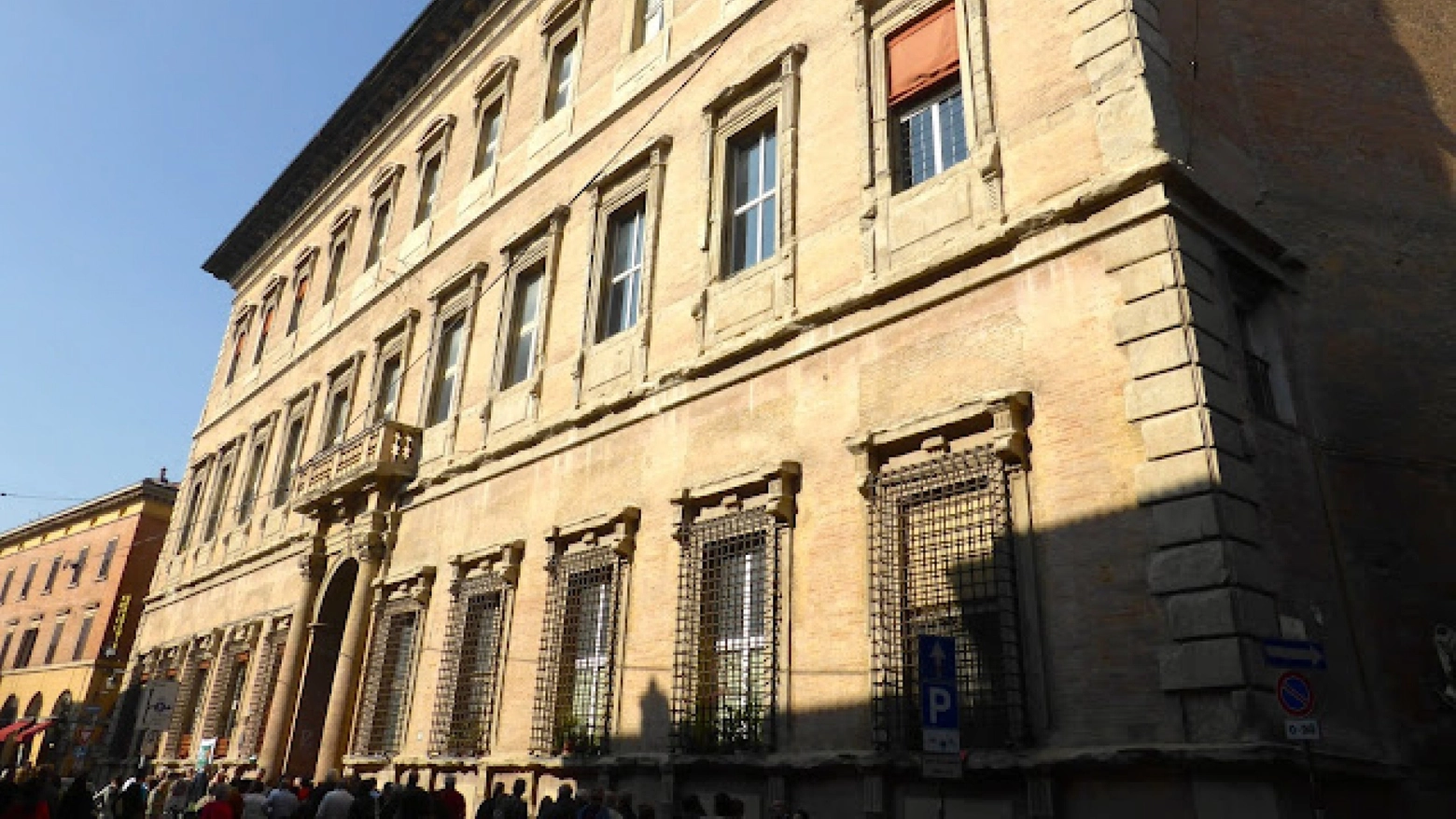Veduta esterna di palazzo Bentivoglio, a Bologna