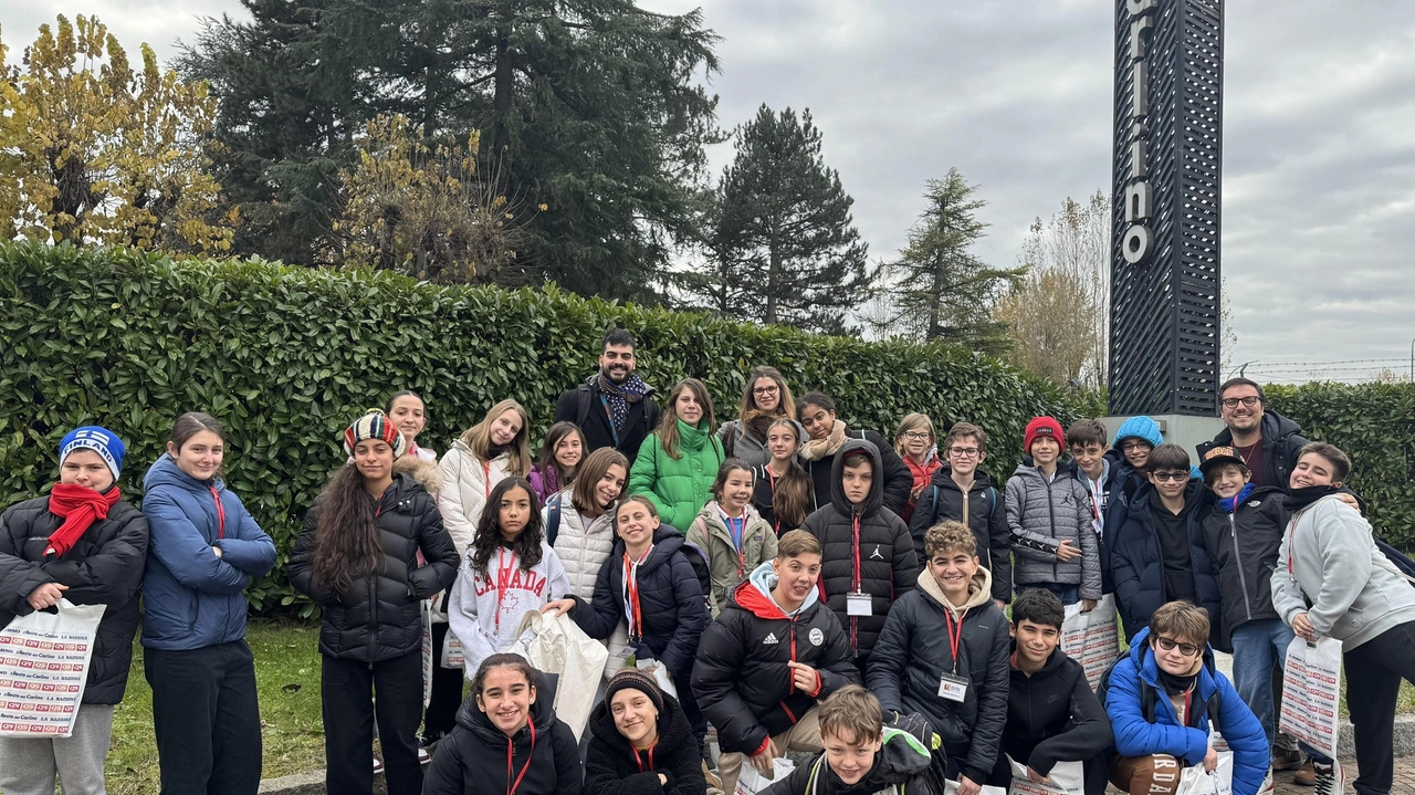 Gli studenti in visita al Carlino