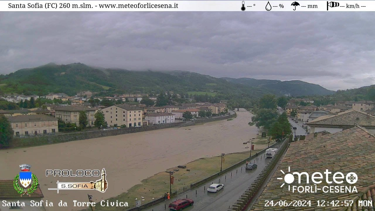 Maltempo a Santa Sofia in provincia di Forlì: il letto fiume Bidente si è riempito nel giro di soli 15 minuti