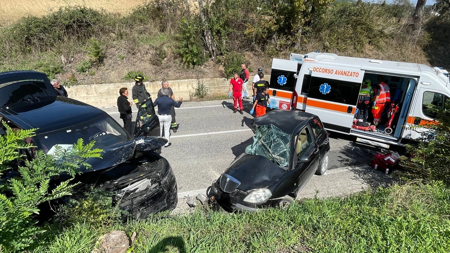 Le auto danneggiate dopo l'incidente