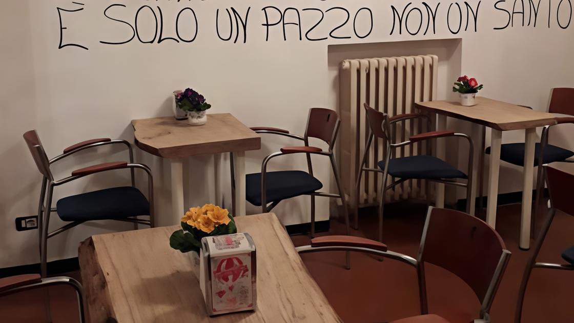 Rimprovera un ragazzo: "Mi ha lanciato una sigaretta in faccia"