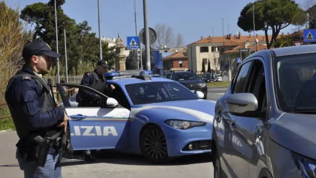 Sono proseguite le ricerche della ragazzina a Pesaro, ma solo via terra, da parte di polizia, vigili urbani e carabinieri