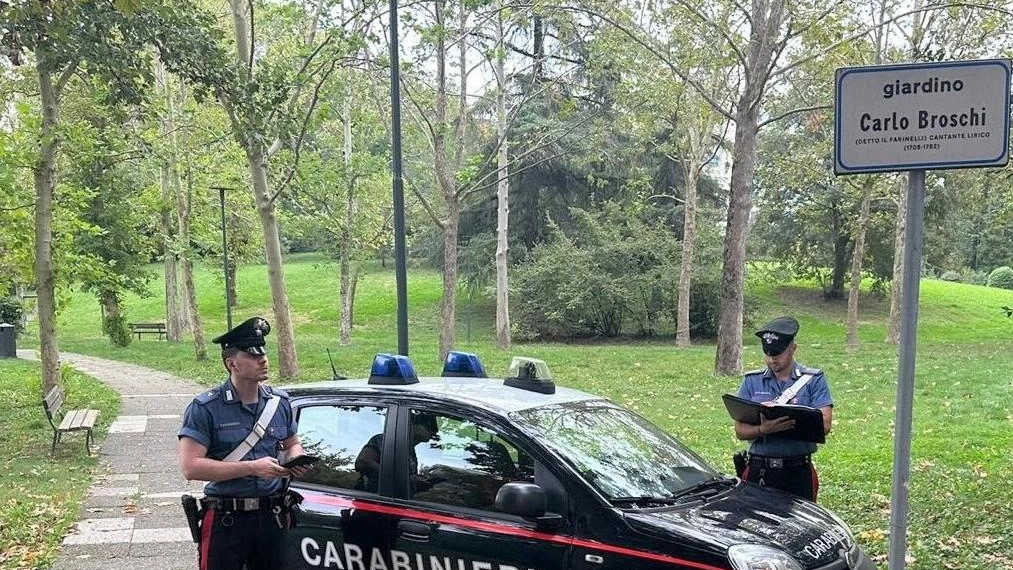 Baby bulli vessano un coetaneo. Gli rubano la bici e lo zaino solo per dispetto: denunciati