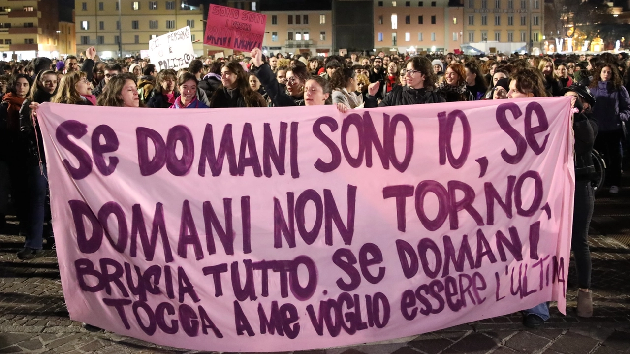 Una manifestazione contro la violenza sulle donne (foto d'archivio)