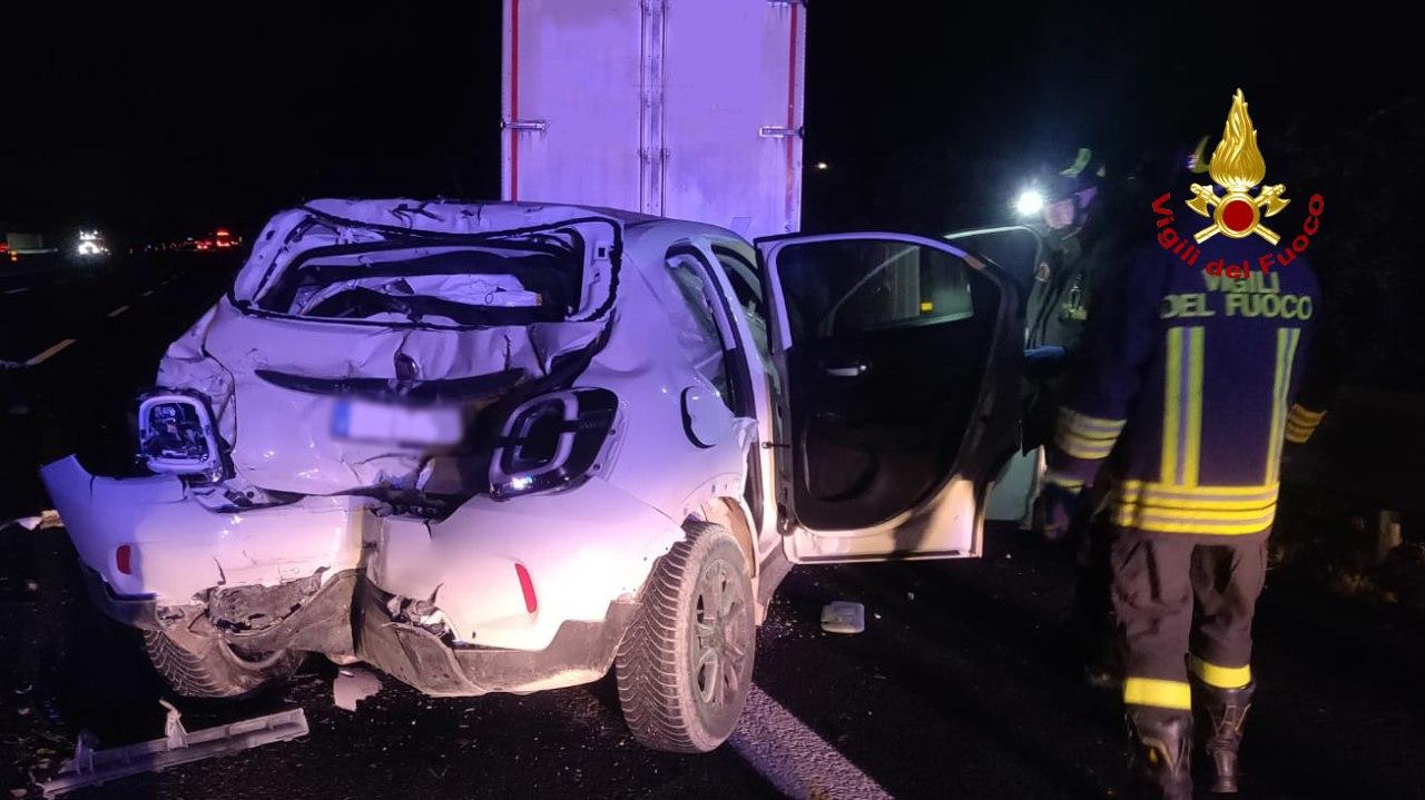 Incidente in A14, tamponamento tra 2 camion e un’auto