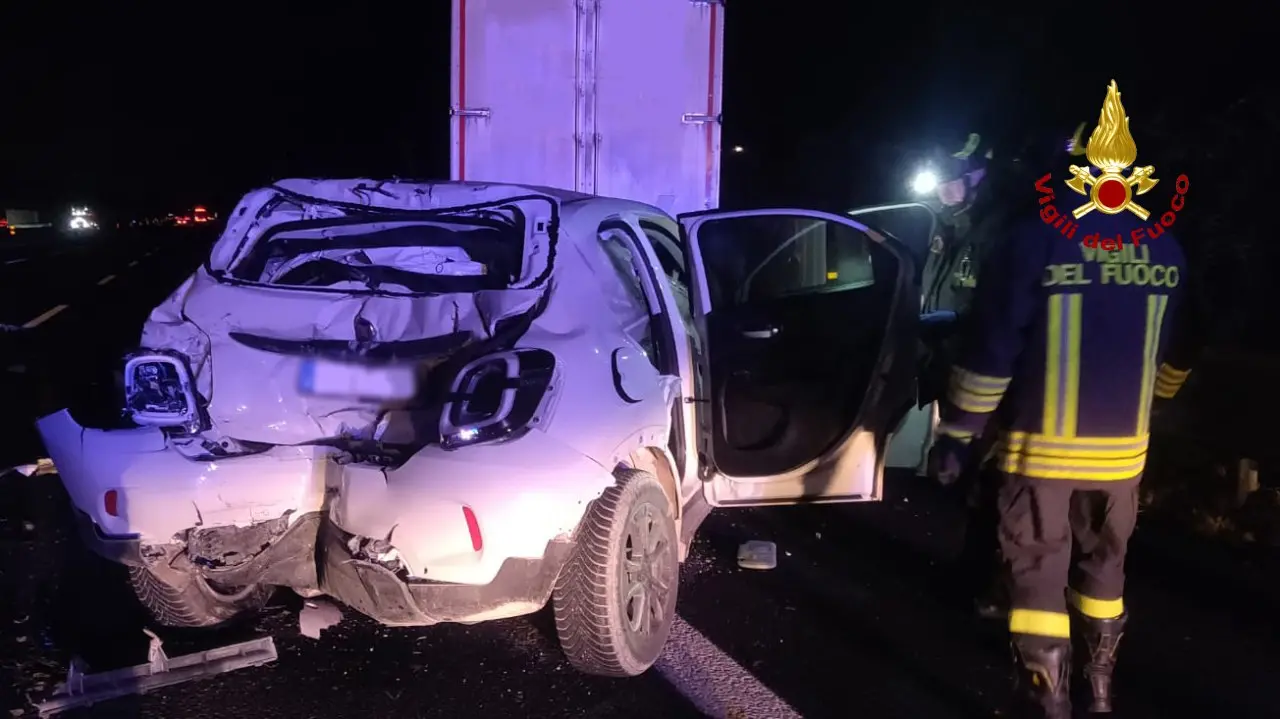 Incidente in A14, tamponamento tra 2 camion e un’auto