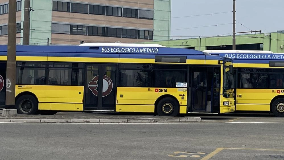 Dopo la molotov e i mezzi bloccati col silicone, un altro episodio. Insorgono i sindacati Orsa e Cisl: "Bisogna proteggere autisti e flotta. E’ alto il rischio di incappare in qualche malintenzionato: intervenite".