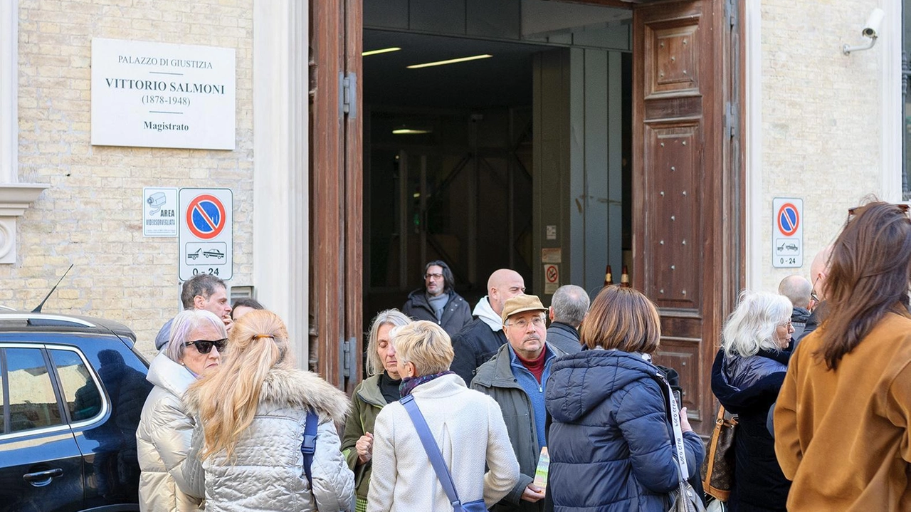 La disavventura di una 52enne a Senigallia: sotto accusa un 31enne irreperibile