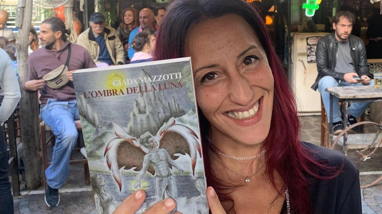 Oltre cento persone si sono date appuntamento sul lungomare di Cesenatico, dove è stato presentato il libro "fantasy" che chiude...