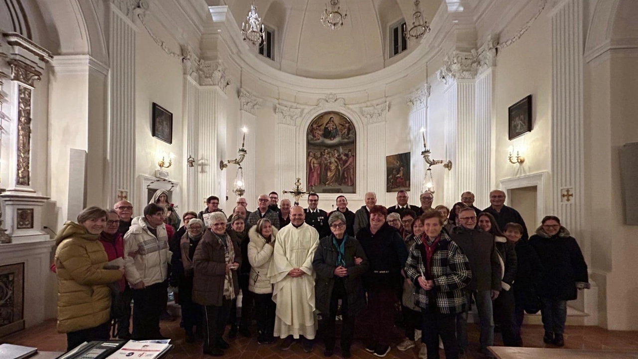 I militari con i fedeli nella chiesa di San Paolo