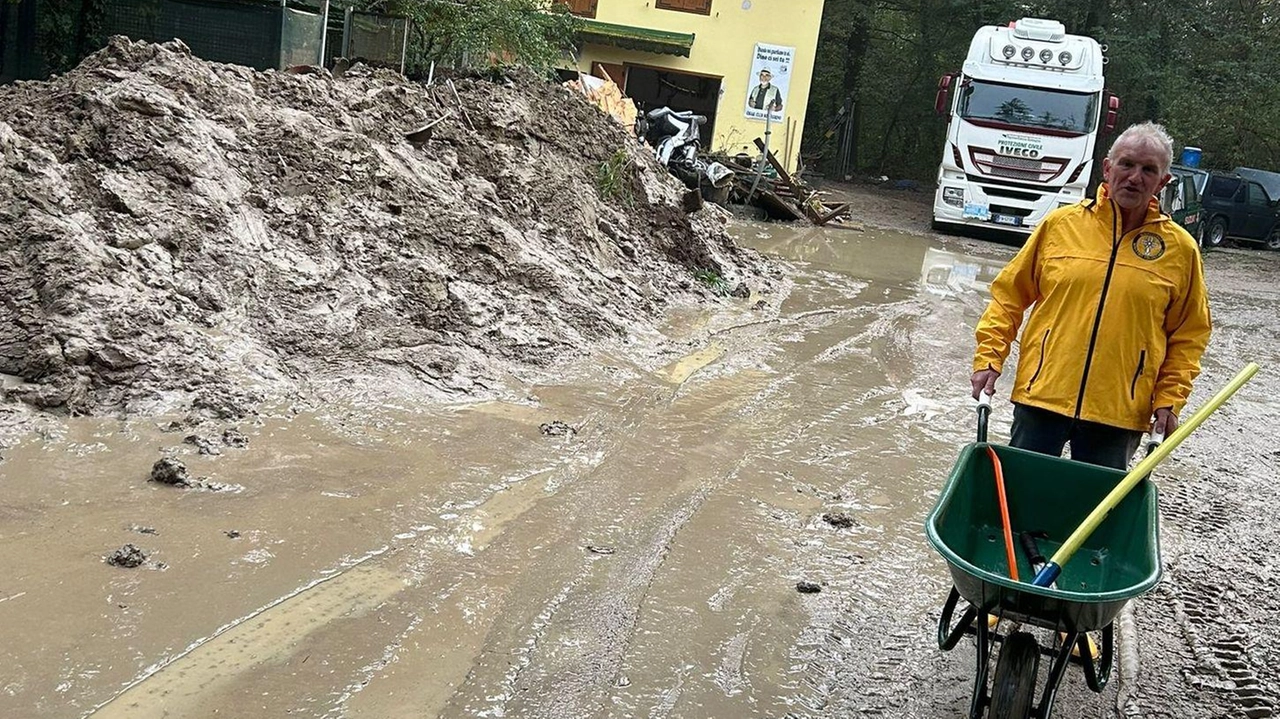 Genio Ferrovieri in campo al Farneto per ricostruire il percorso franato. A Pianoro, dispiegamento di forze in soccorso della frazione più colpita. E l’acqua fa riemergere quattro bombe della Seconda guerra mondiale.