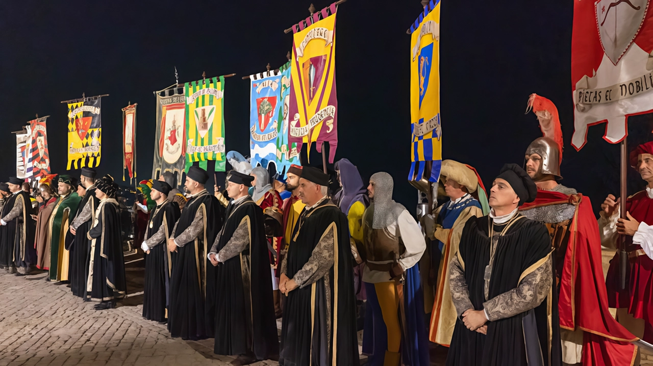 A Torre di Palme, il castello partecipa alla Cavalcata dell’Assunta di Fermo, evento celebrato con cerimonie e discorsi ufficiali tra le due comunità.