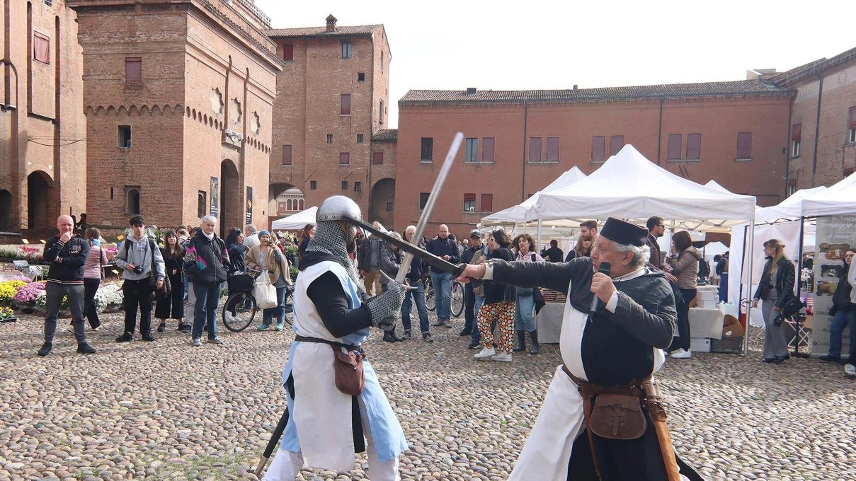 Autunno ducale in piazza. Successo dopo la pioggia