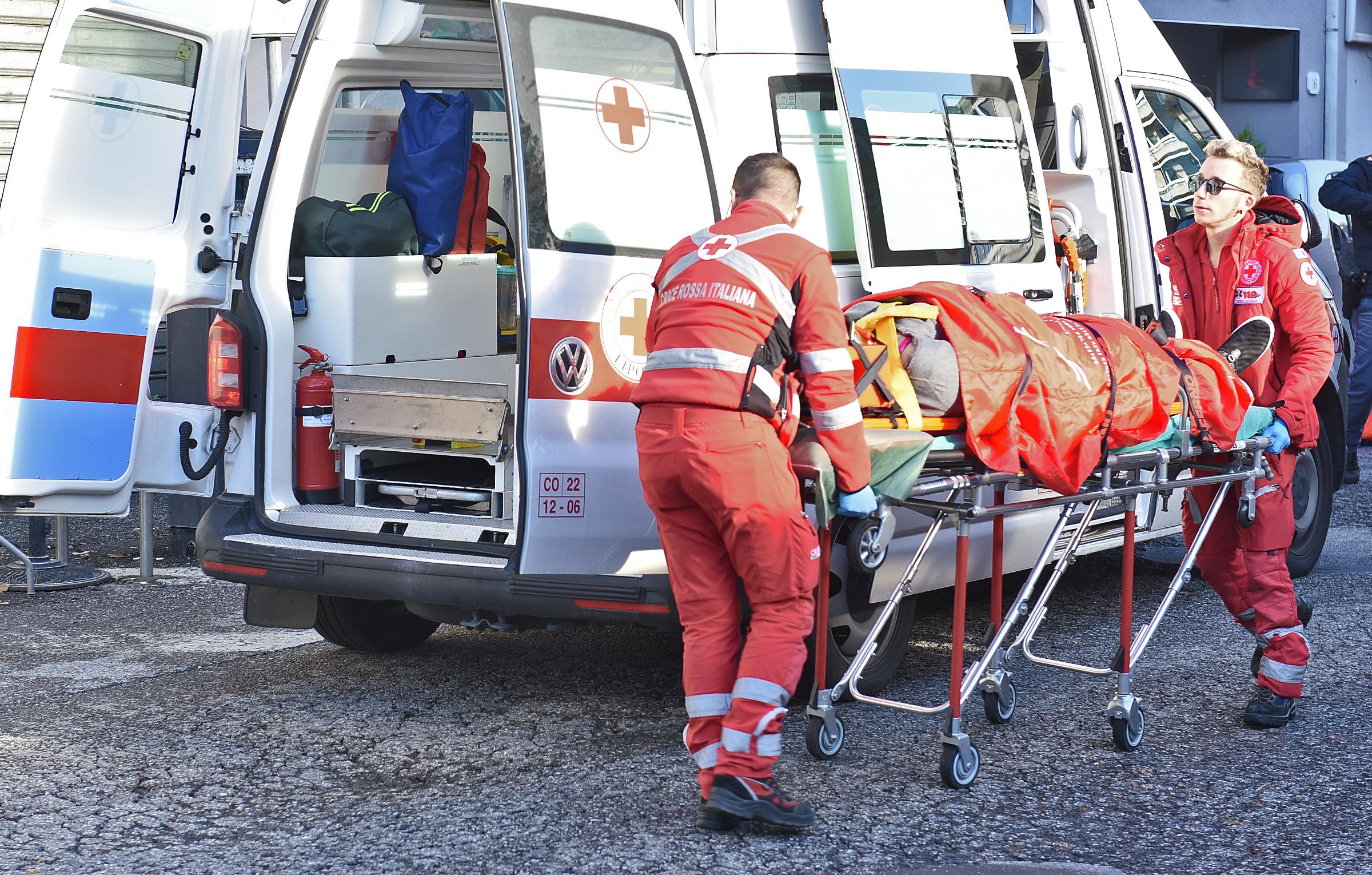 Investito mentre pedala sulla Flaminia, grave giovane ciclista