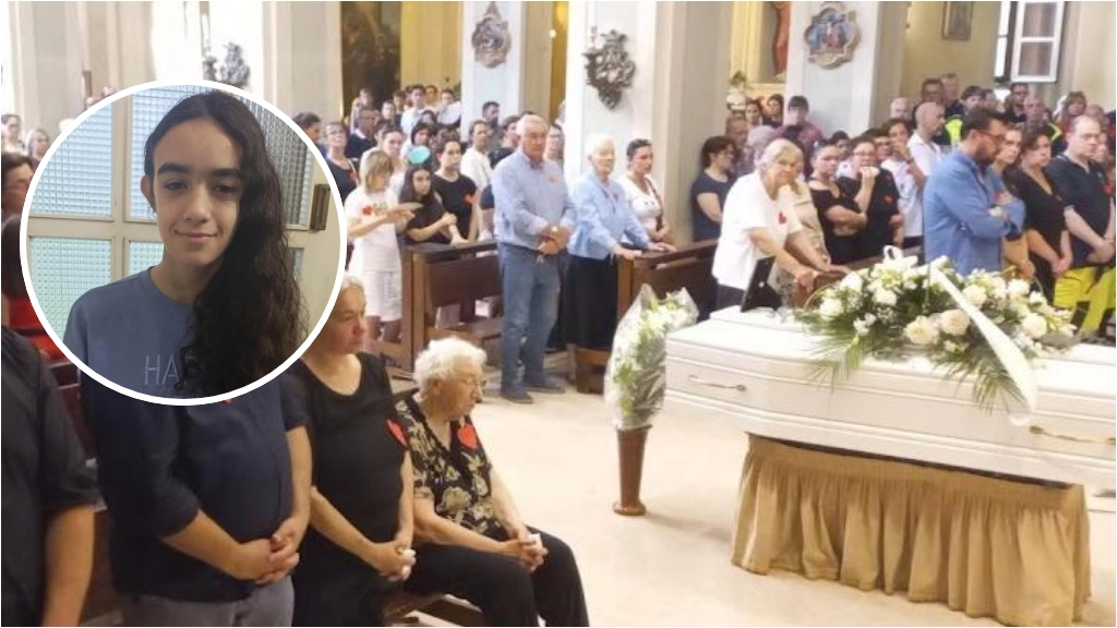 Folla ai funerali della 13enne Elisa Amadasi, morta dopo 8 giorni di coma in seguito al malore in piscina. La messa presieduta dall'arcivescovo Morandi
