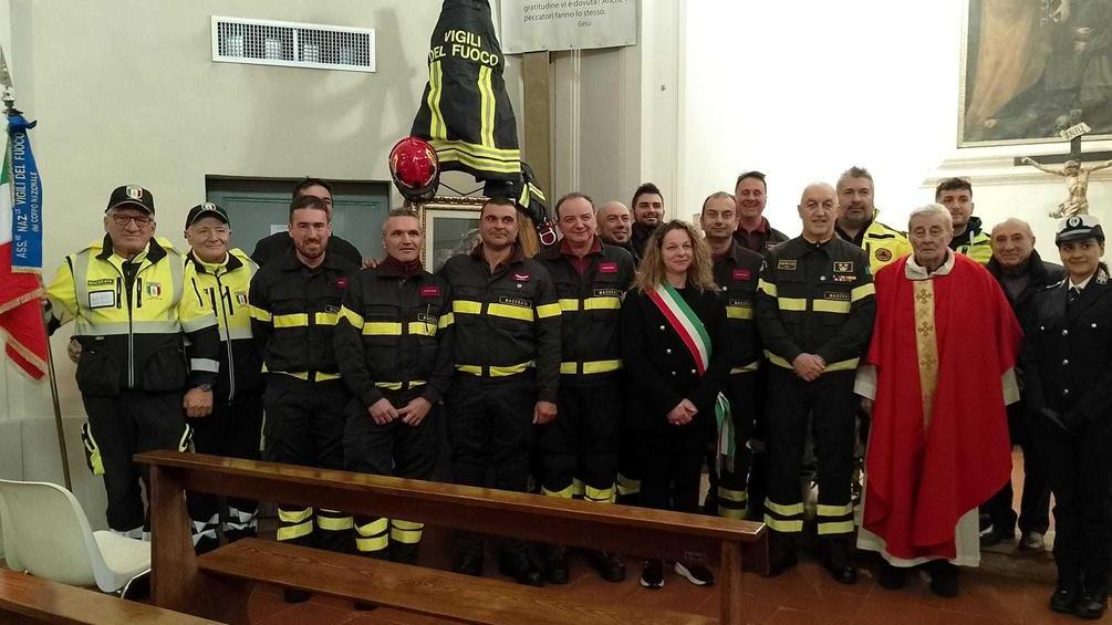 I vigili del fuoco volontari di Apiro celebrano Santa Barbara e premiano Bussolotto