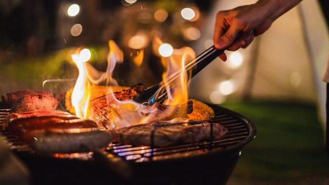 Una coppia e i due figli piccoli intossicati per colpa del barbecue