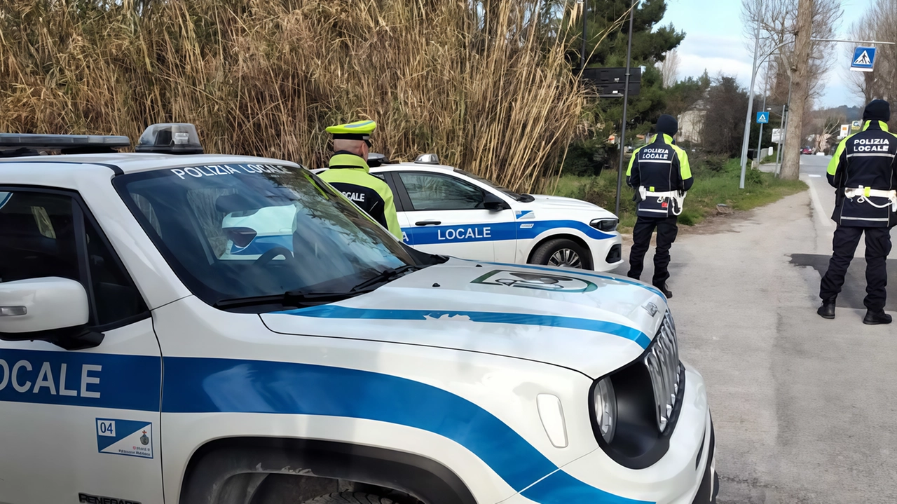 Controllo stradale nelle frazioni della Polizia locale di Falconara