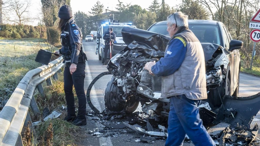 L’incidente è avvenuto ieri mattina tra Errano e Brisighella. Ad avere la peggio è stata una ragazza diciottenne, trasportata al ‘Bufalini’ in elisoccorso