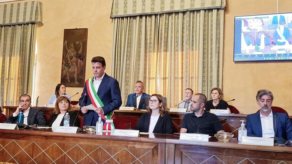 Prime schermaglie in consiglio. Tiziano Corbelli eletto presidente