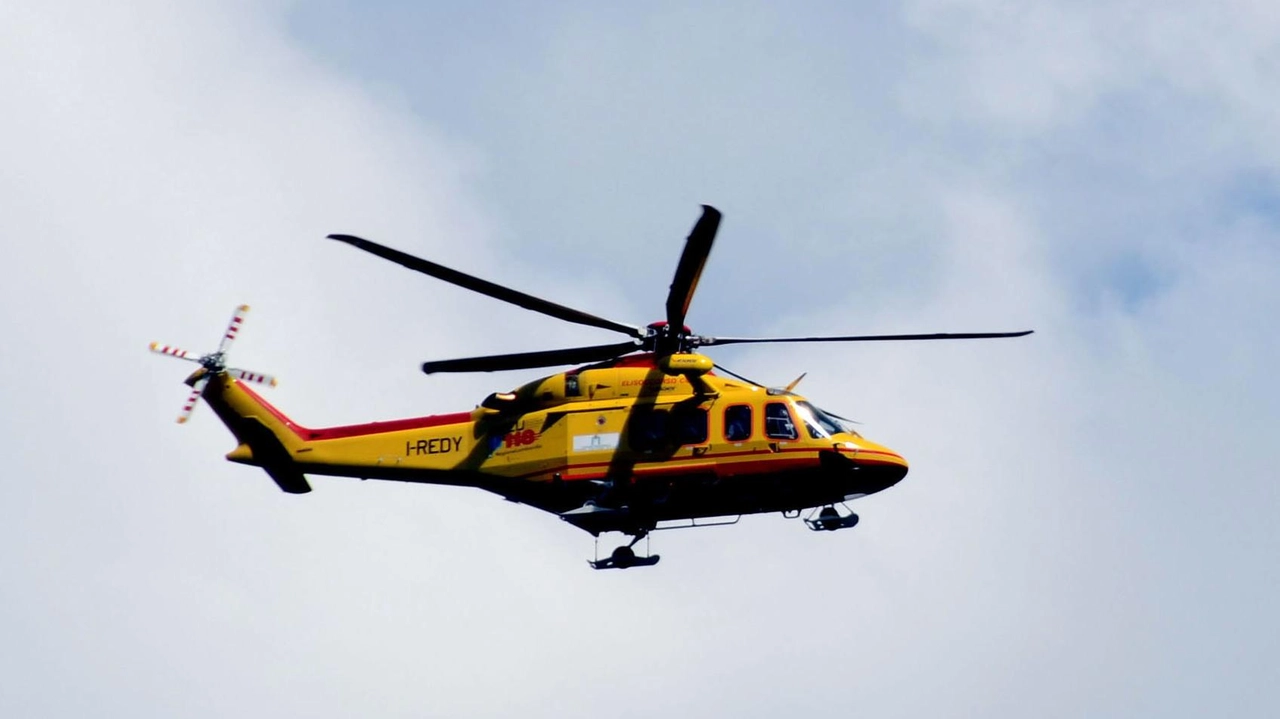 L’incidente con due feriti è accaduto. nella tarda mattina di ieri vicino Volania, sul posto anche l’elisoccorso del 118