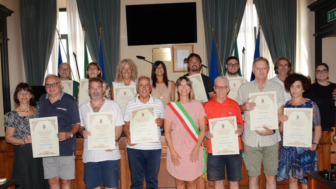 A Cervia premiati i turisti affezionati che trascorrono le vacanze da almeno 10 anni, con riconoscimenti e buoni per piadine. Una cerimonia speciale per celebrare la fedeltà alla località.