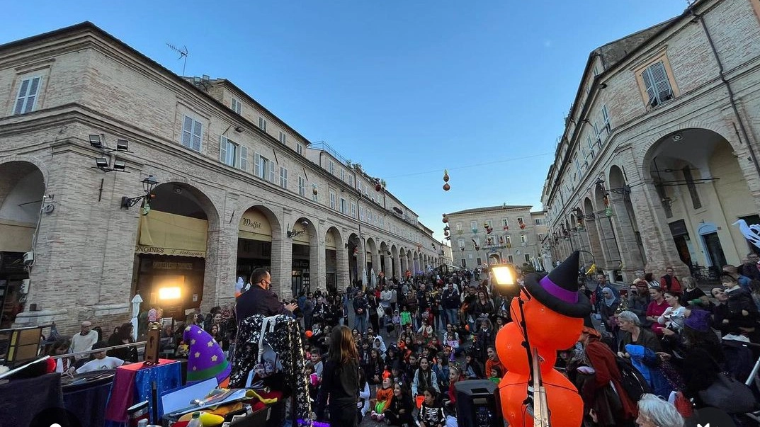 Zuccafermo in piazza del Popolo (FM)