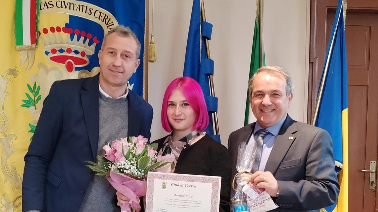 Il sindaco Mattia Missiroli e il vicesindaco Gianni Grandu hanno incontrato Martina Succi, vincitrice del premio fotografico Nino Migliori 2024 ’Il...