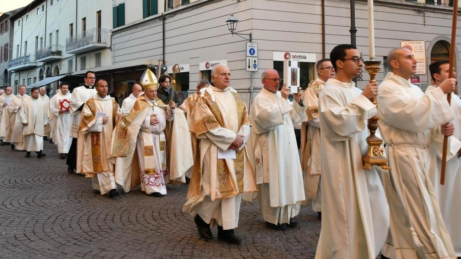 Partenza da San Mercuriale, poi la processione fino alla cattedrale per la messa. Il vescovo: "In quest’anno obiettivi di solidarietà, pace, servizio alla vita e ai poveri".