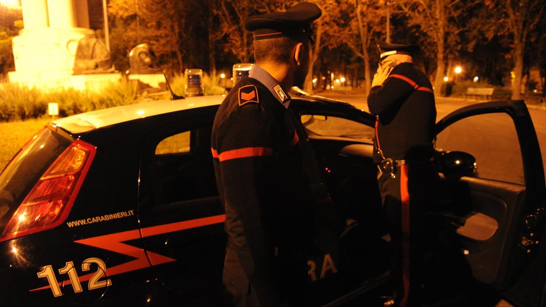 Furti e truffe durante le feste di Natale: i consigli dei carabinieri per difendersi