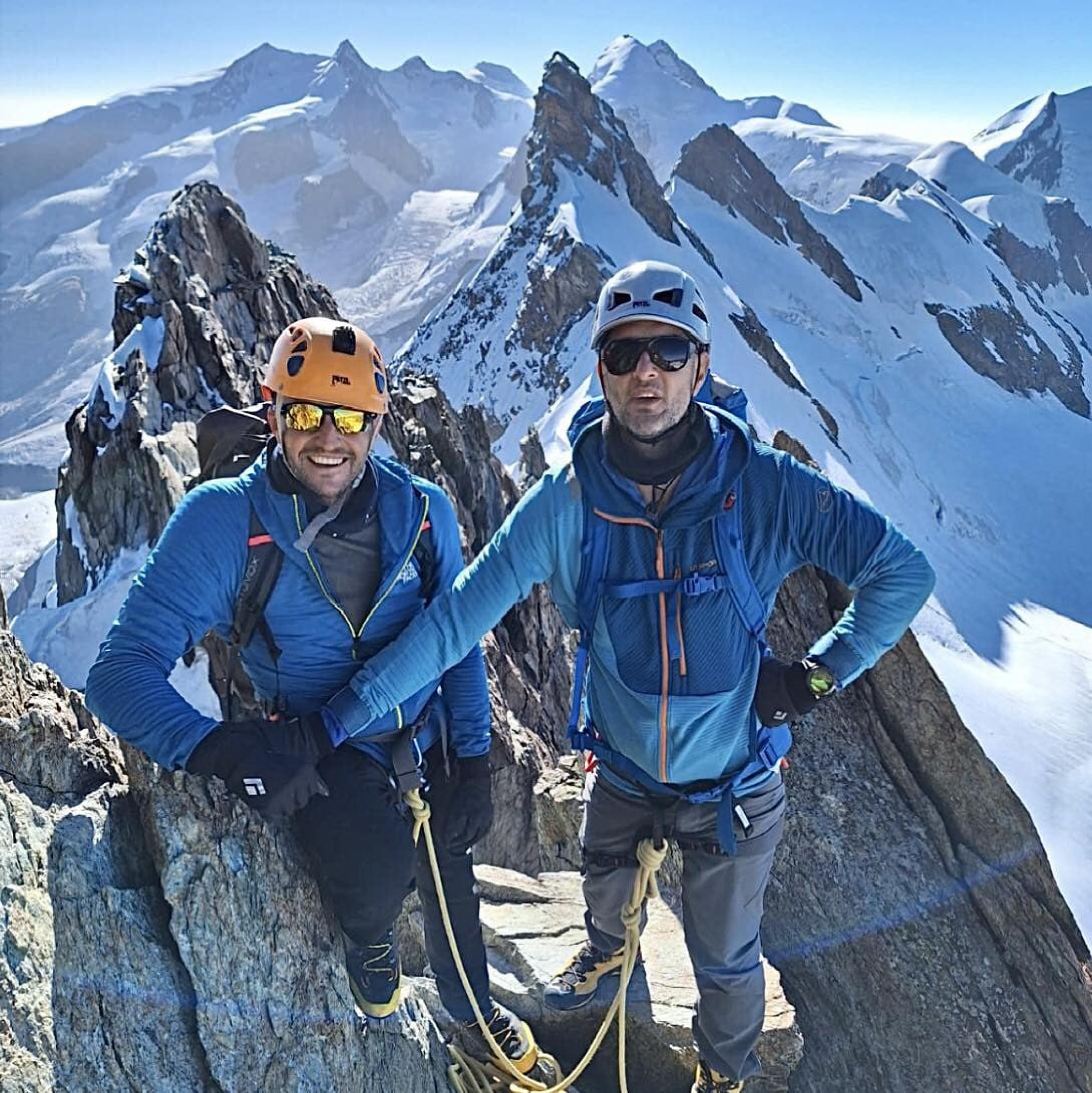 Gran Sasso, riprendono le ricerche: si tenta con l’elicottero per trovare gli alpinisti romagnoli