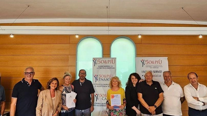 Il nuovo consiglio di 50&Più Confcommercio Marche Nord ha presentato un tour promozionale per far conoscere i servizi dell'associazione agli over 50. Saranno 7 tappe in 18 Comuni per incontrare le persone e illustrare i vantaggi dell'adesione.