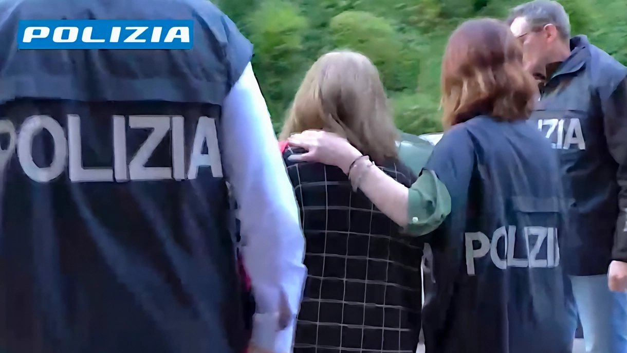 Del caso di molestie sessuali sulla 14enne nel 2023 si era occupata la squadra mobile che aveva ricevuto la denuncia da parte di un’amica della ragazzina. Da lì era nata tutta l’indagine della Procura di Ancona