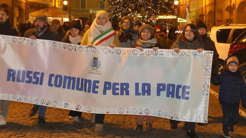 Per la Giornata mondiale della Pace del primo gennaio, domenica a Russi si è svolta la tradizionale Fiaccolata per la...