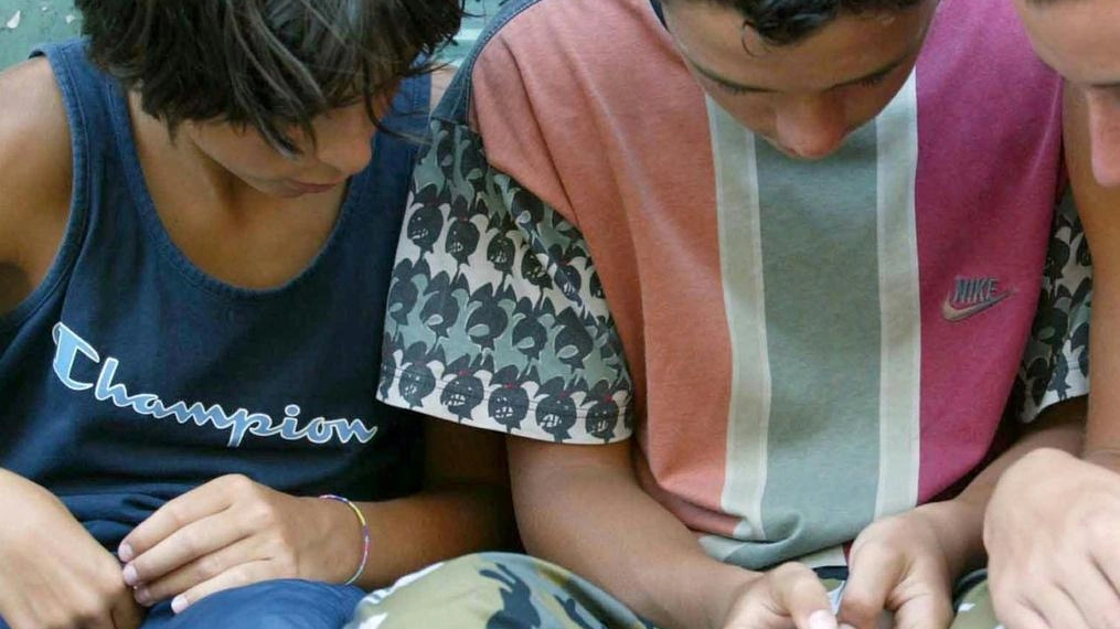 Il progetto del Comune:: "No cellulari agli under 14"