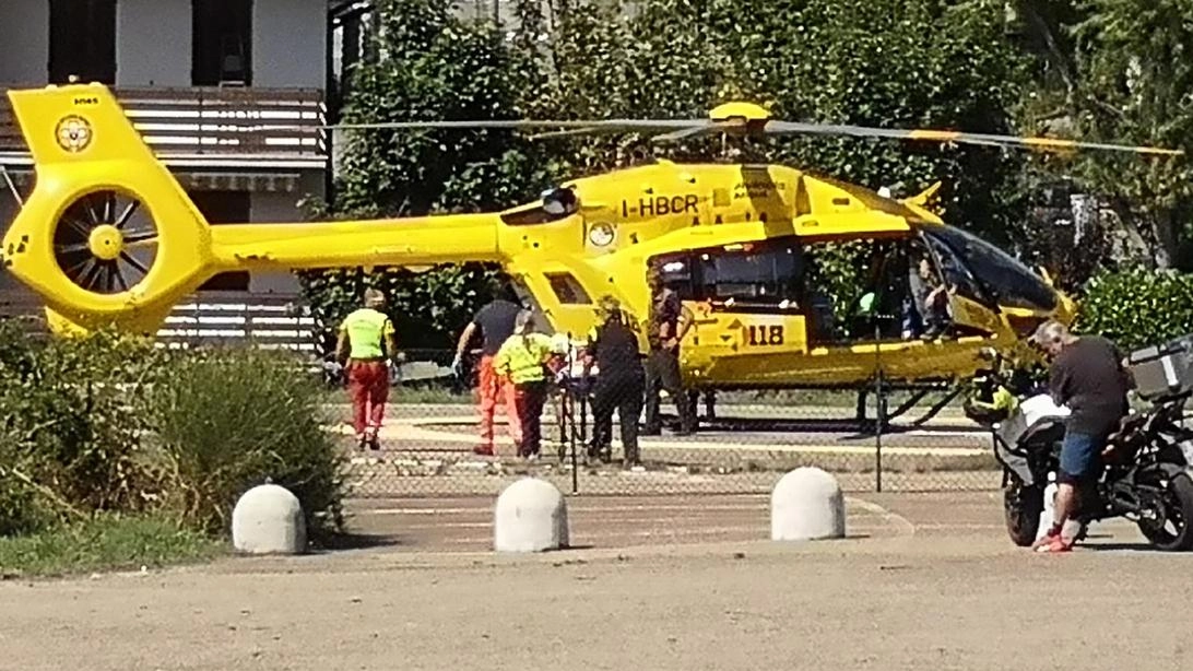 Travolto in bici da un’automobile. Villeggiante finisce all’ospedale