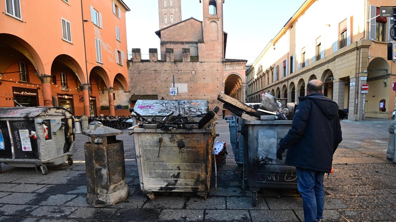 Prima stima dei danni. Già oltre 70mila euro. Il Comune: "Saliranno. Ci rifaremo sui vandali"