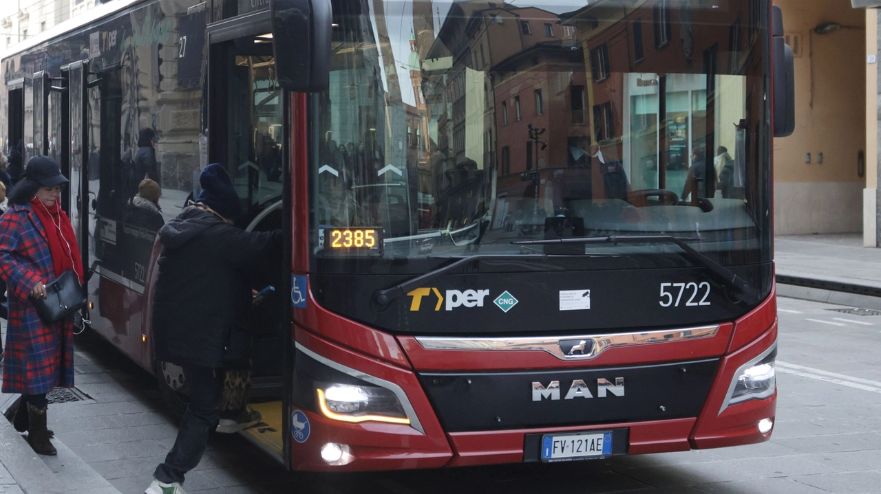 Denunciati altri due giovani per l'aggressione all'autista del bus a Parma (foto di repertorio Fotoest)