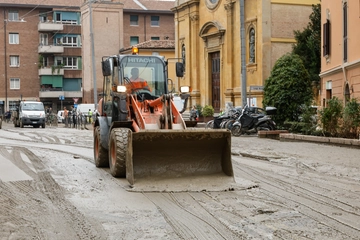 Strade riaperte a Bologna dopo l’alluvione: ok a via Andrea Costa