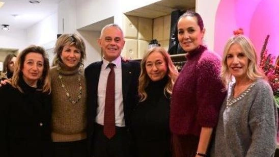 Da sinistra, Stefania Matteuzzi, Trilli Zambonelli, il direttore generale di Ascom Giancarlo Tonelli, Angela Mele, Roberta Capua, Rossella Barbaro